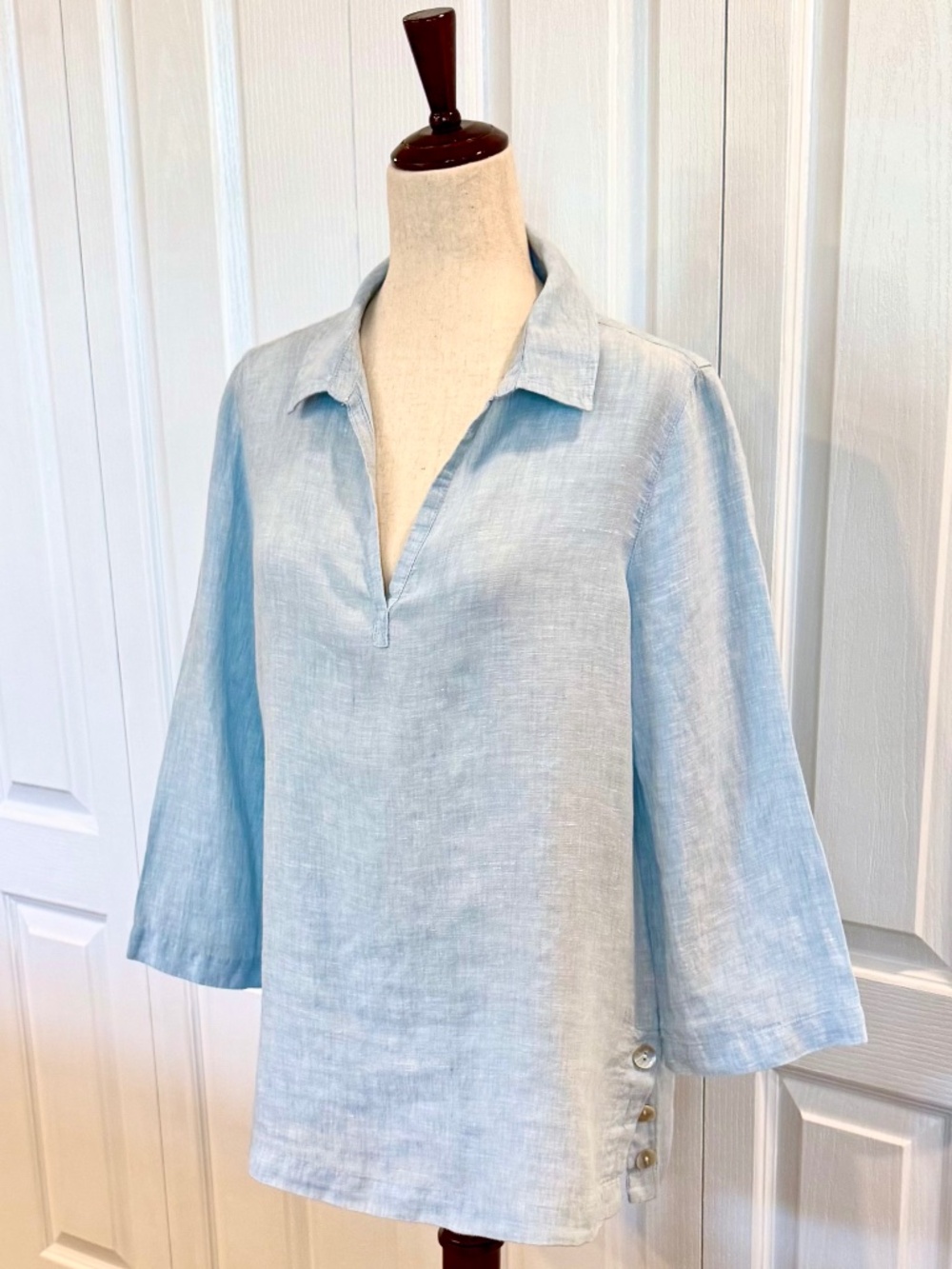 Woman's 100% Linen Collared Tunic by Tahari, Size L, Baby Blue, V-Neck Pullover